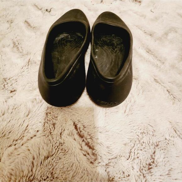 CROCS BLACK SLIP ON SUMMER SHOES SIZE 8 - Picture 5 of 7